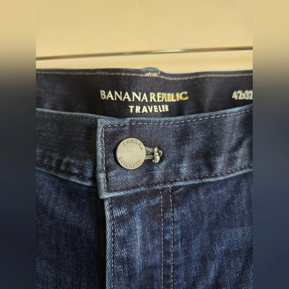 Banana Republic, Slim Fit Luxe Traveler, Medium Wash, Size 42×32